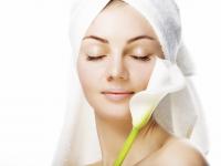 आता घरीच करा पार्लरप्रमाणे क्लीनअप; चेहरा उजळेल झटपट - Marathi News | Apply these steps to face cleanup at home like parlour | Latest beauty Photos at Lokmat.com